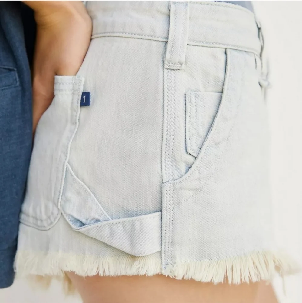 anthropologie PILCRO size 30‎ Daisy Dukes Shortie Denim Shorts Frayed Light Wash